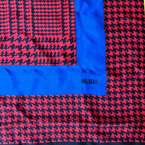 Vintage Bill Blass 100% Silk Scarf (30 x 30) - Picture 4 of 4